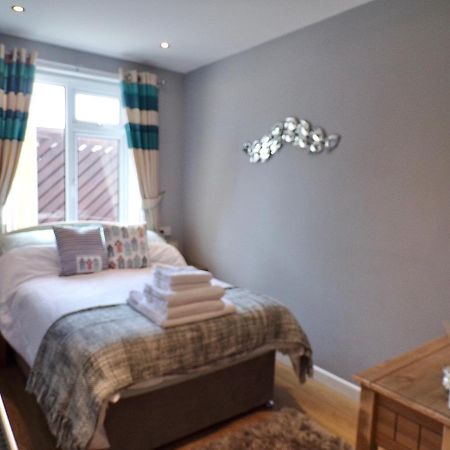 Coast 77 B&B Poole Buitenkant foto