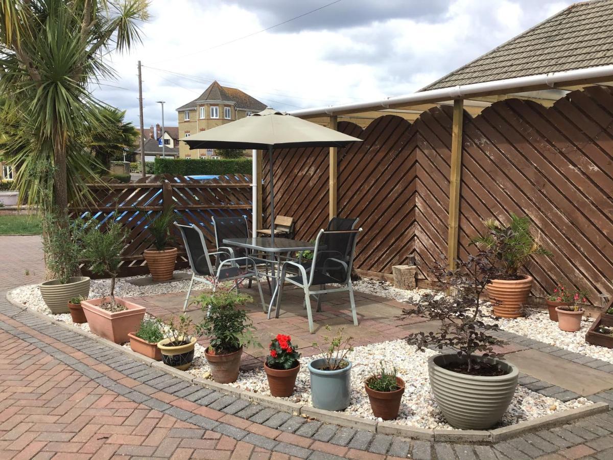 Coast 77 B&B Poole Buitenkant foto