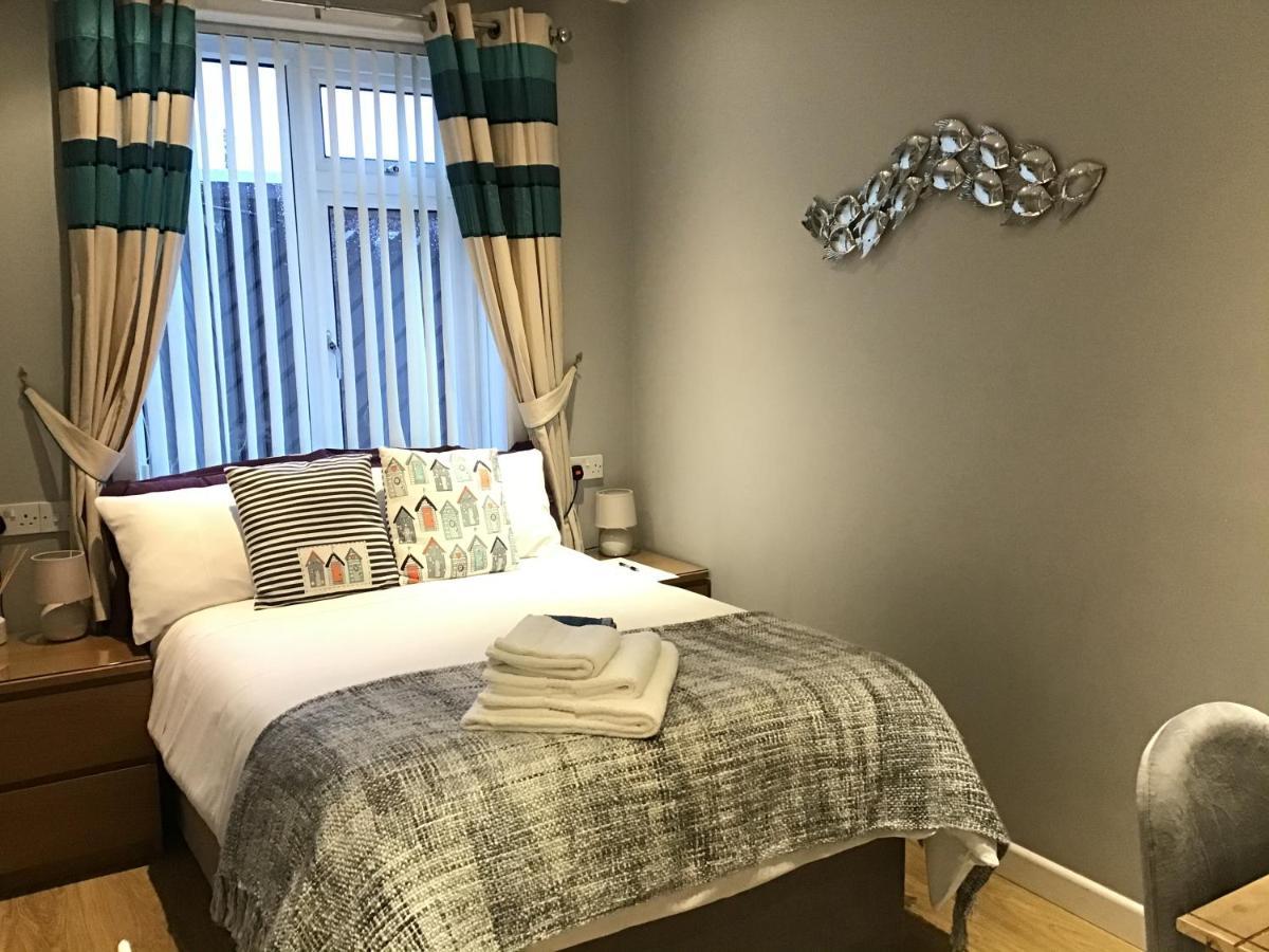 Coast 77 B&B Poole Buitenkant foto