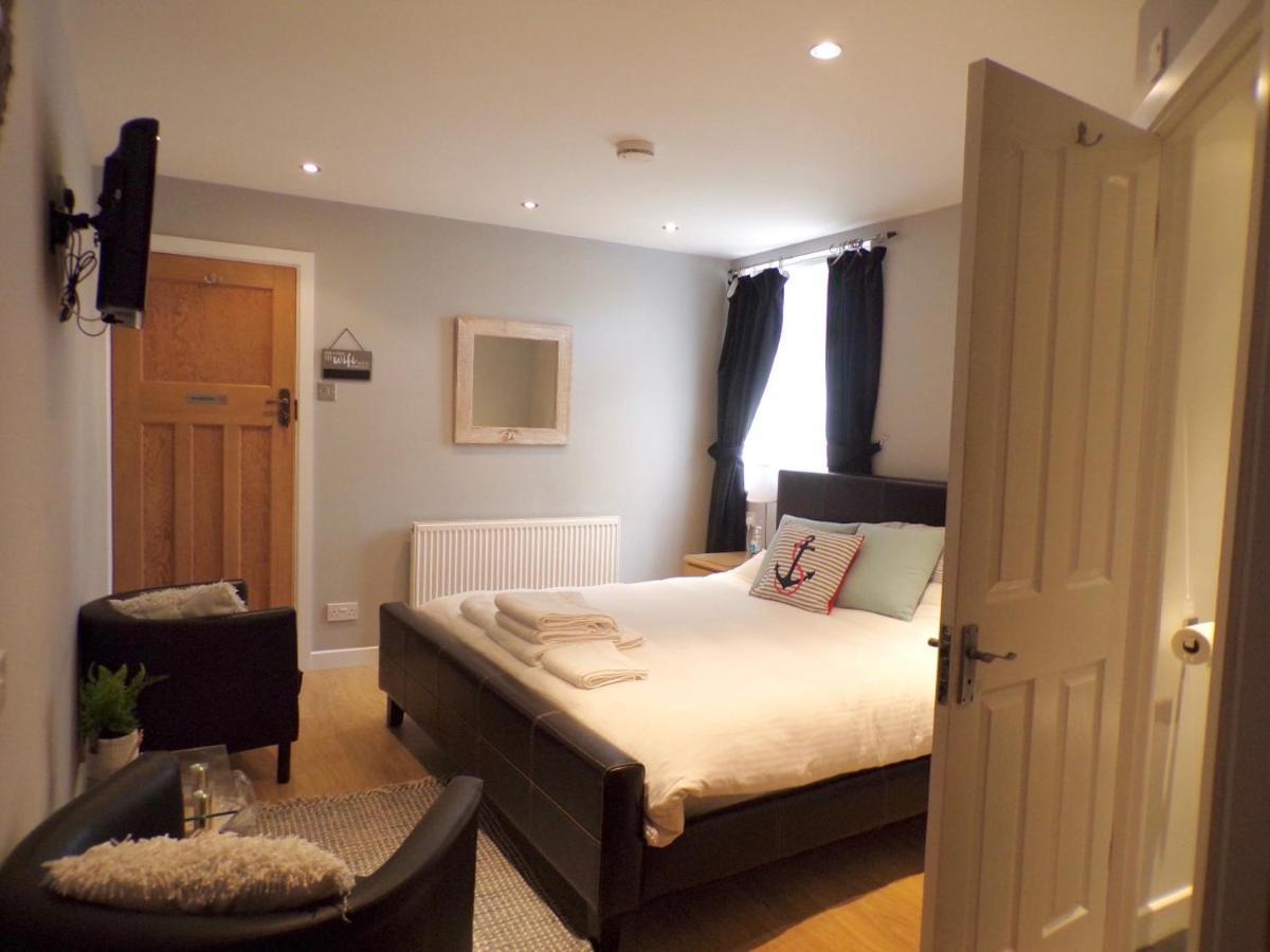 Coast 77 B&B Poole Buitenkant foto