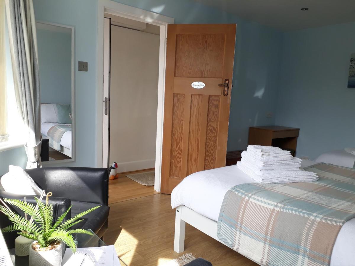 Coast 77 B&B Poole Buitenkant foto