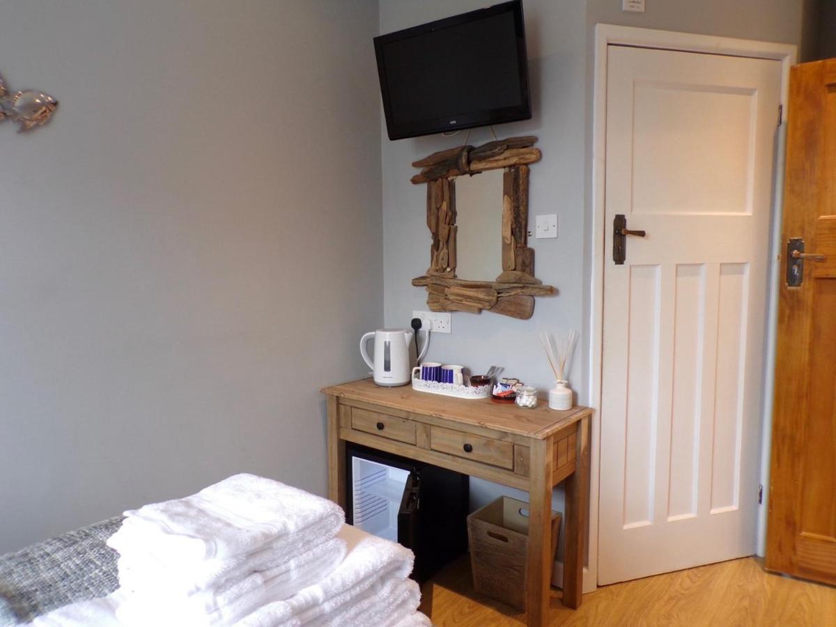 Coast 77 B&B Poole Buitenkant foto