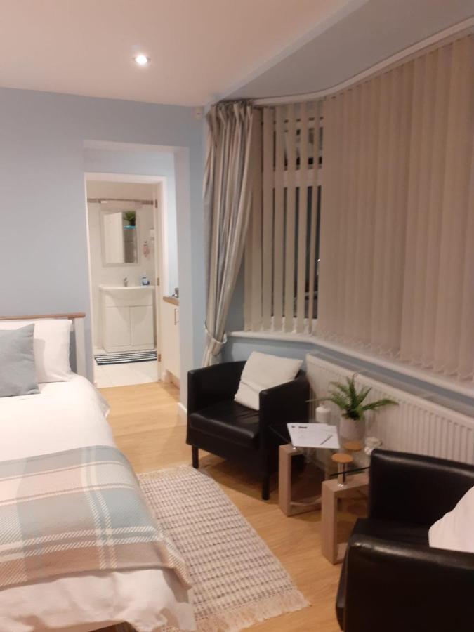 Coast 77 B&B Poole Buitenkant foto
